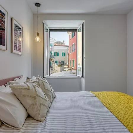 Modern & Spacious Old Town Apartmán
