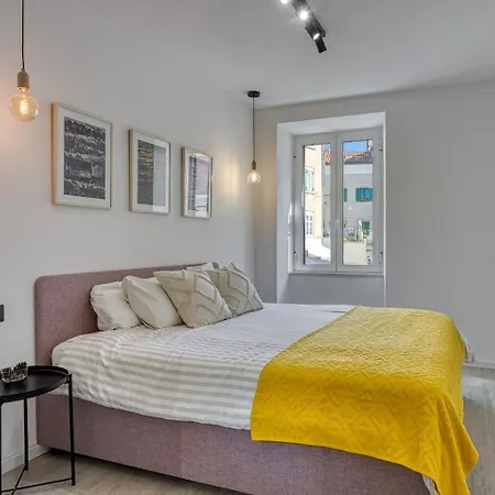 Modern & Spacious Old Town Appartement