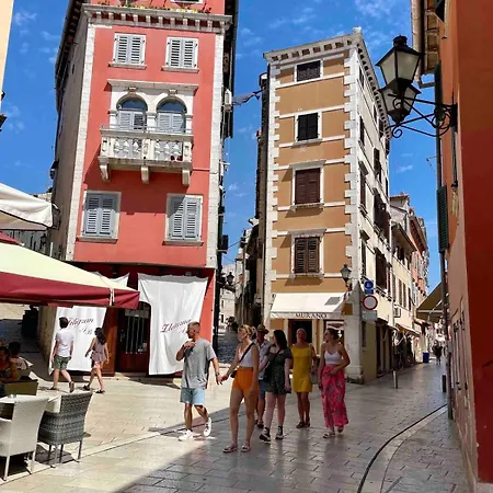 Modern & Spacious Old Town